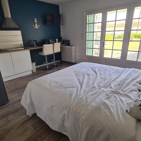 Gites De 2 A 11 Personnes Au Domaine D'Usson Echebrune Extérieur photo